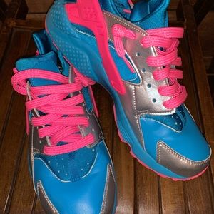 Custom Women’s Nike iD Huaraches